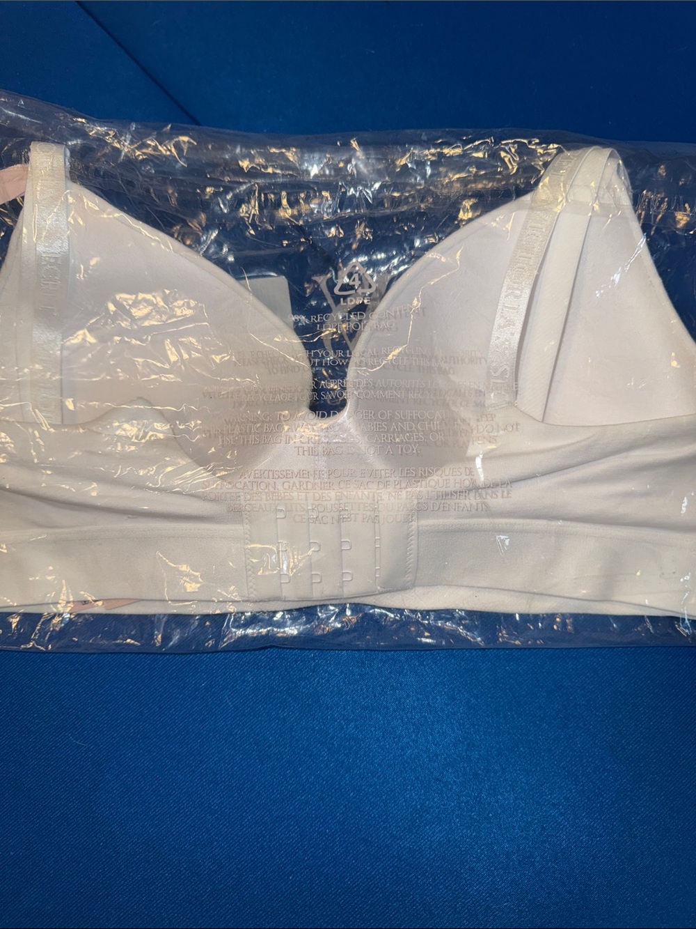Victoria's Secret White Wireless Seamless Bralette with Logo Charm - Picture 4 of 6